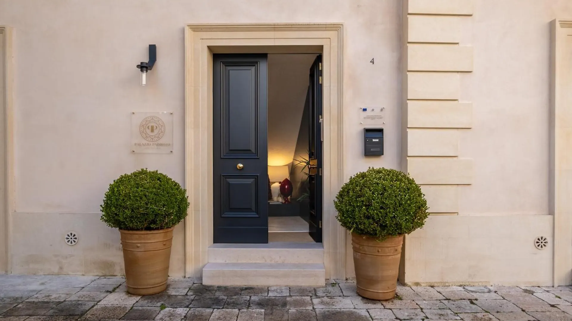 Palazzo Paisiello - Luxury Rooms Lecce 0*,